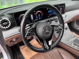 Mercedes-Benz E-Class — miniatura 10
