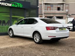 Skoda Superb — miniatura 6