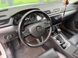 Skoda Superb — miniatura 10