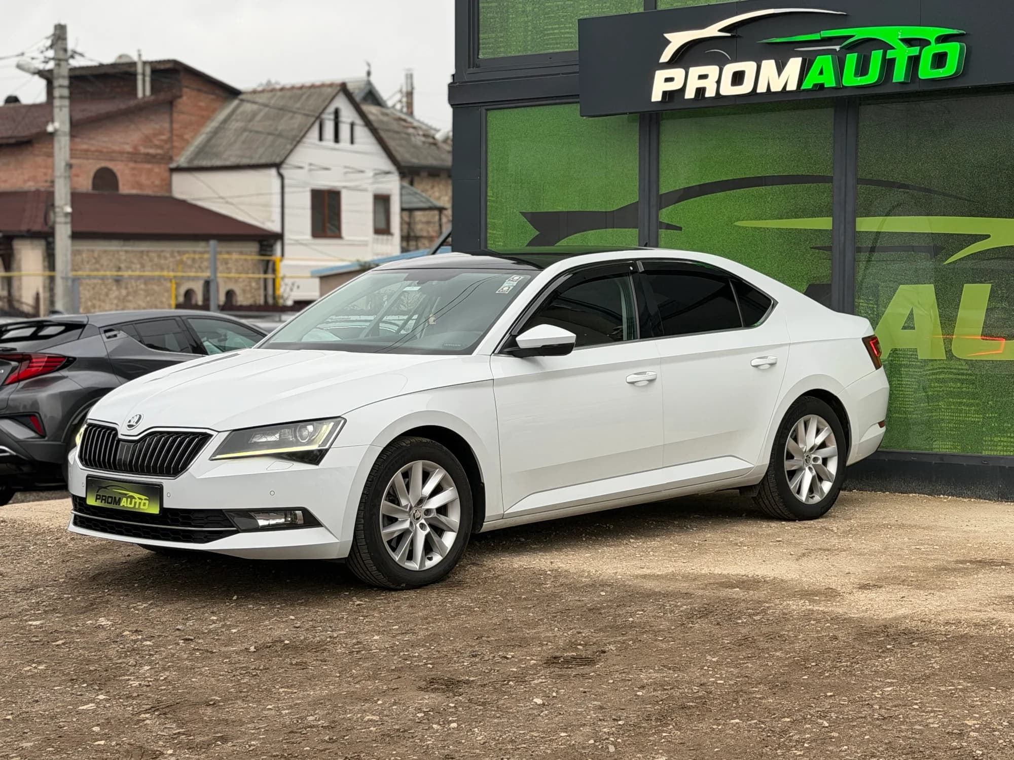 Skoda Superb — fotografie 1