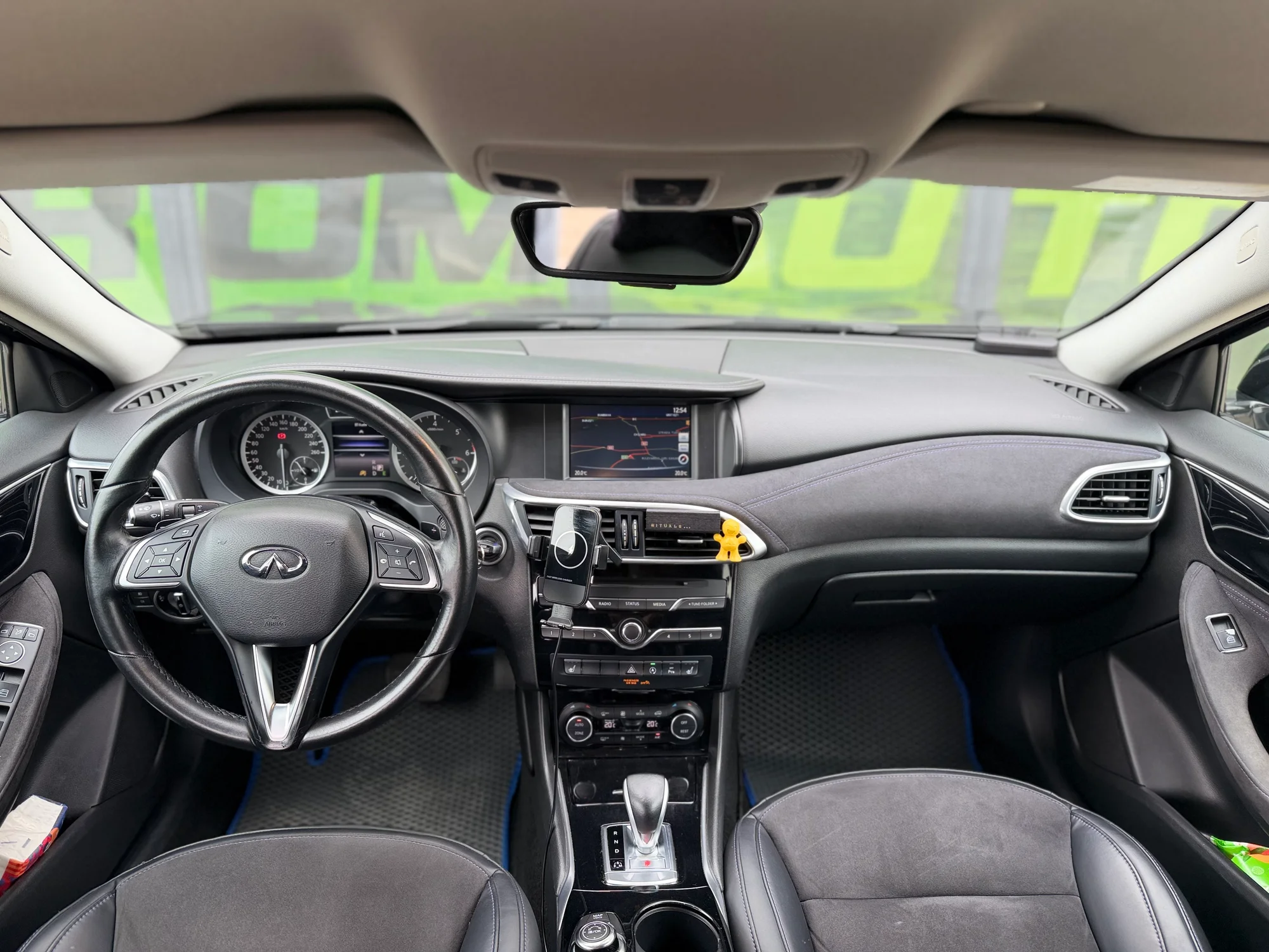 Infiniti QX30